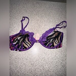 NWT Victoria's Secret Very Sexy Unlined Bra size 38C